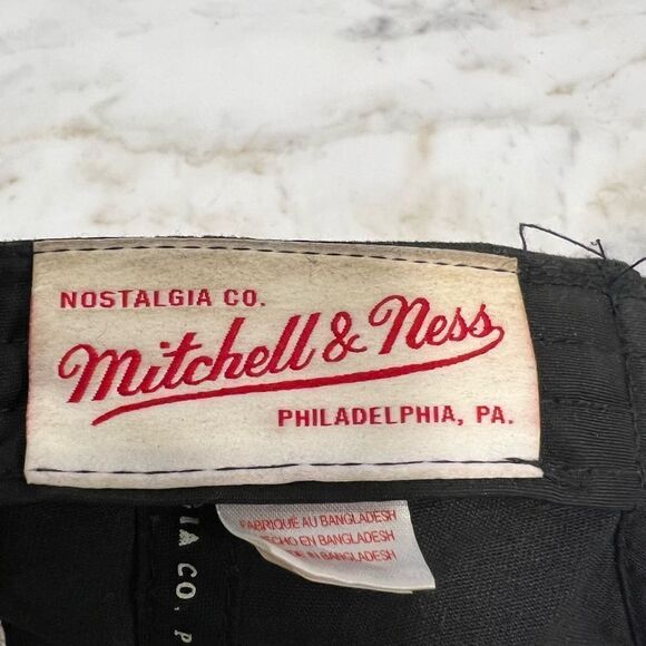 Mitchell & Ness Chicago Bulls Baseball Cap Black Embroidered - Picture 8 of 9